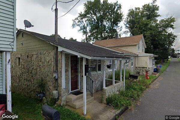 Street view of 204 Lyons Ln, Fieldsboro, NJ 08505