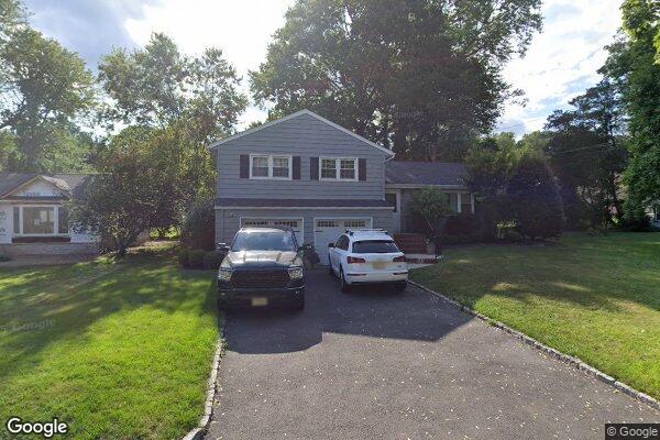 Street view of 8 Ln Ct, Montclair, NJ 07043