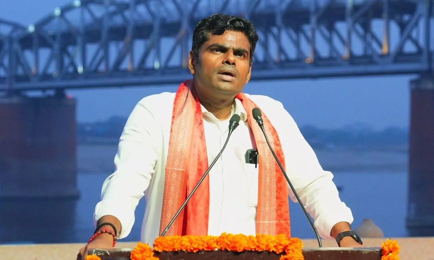 రజినీకాంత్ నన్ను రాజకీయాల్లోకి ఆహ్వానించారు" : అన్నామలై