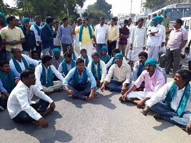 విద్యుత్ కోతలపై రైతుల రాస్తారోకో