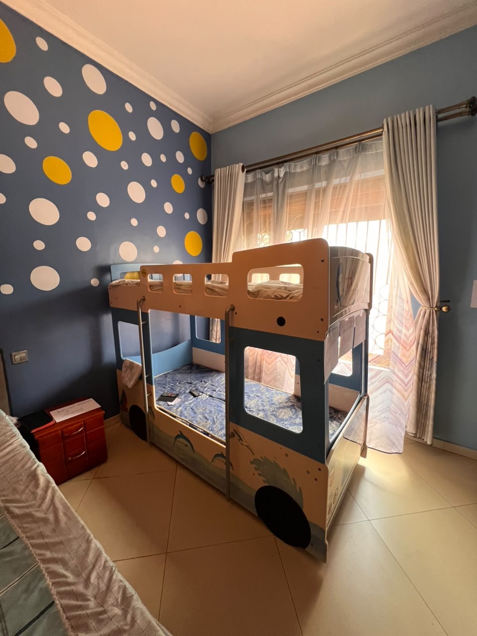 Bus-shaped kids bunk bed
