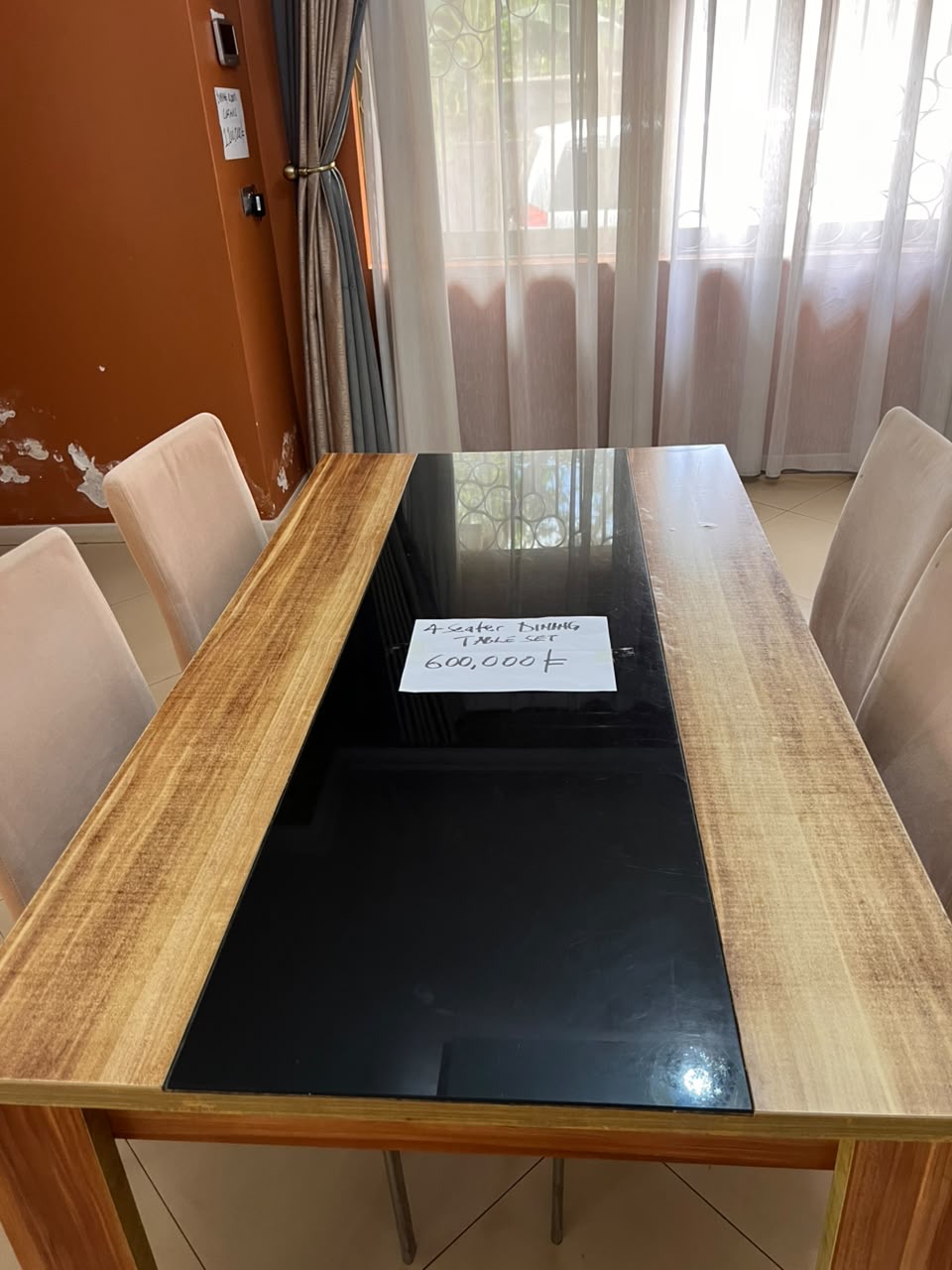 4-seater dining table set