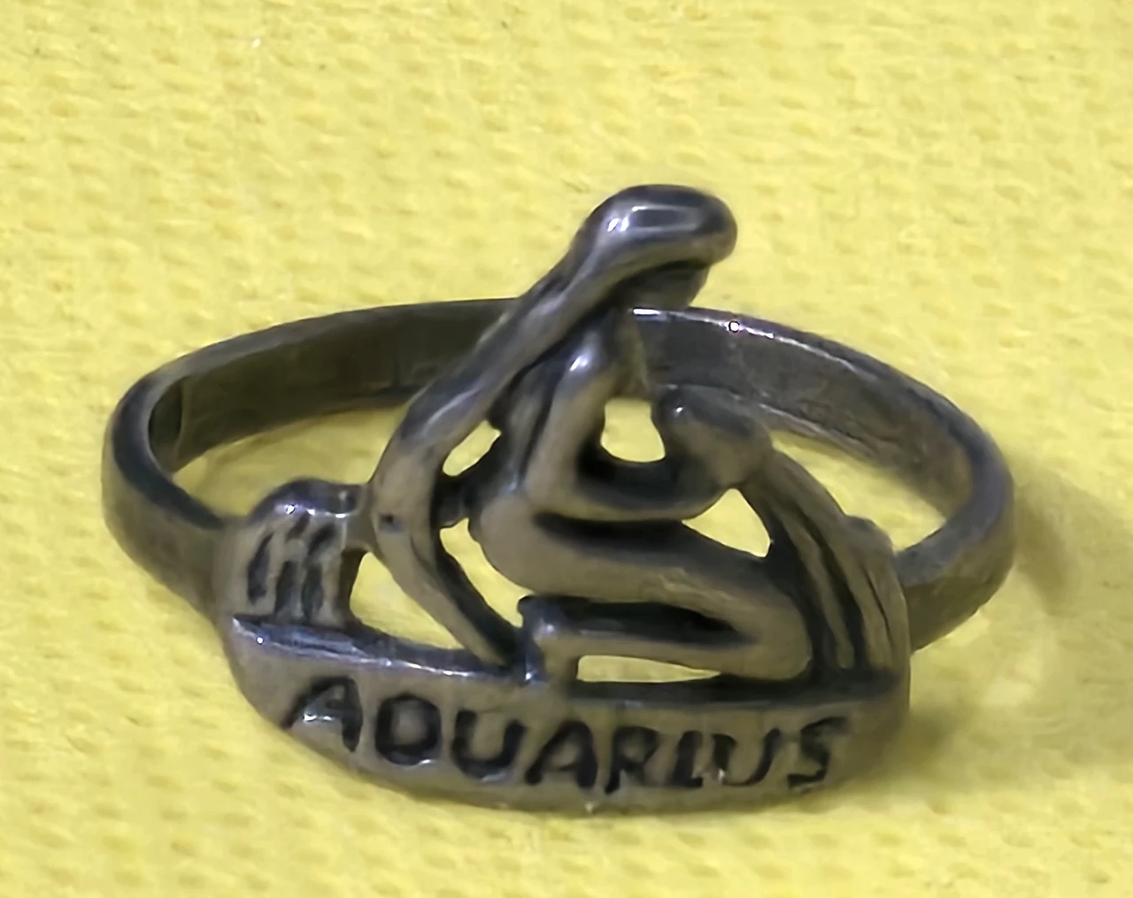טבעת לאישה מכסף חתומה 925, מזל דלי- AQUARIUS, משקל 2.58 גרם. 2.58 גר'