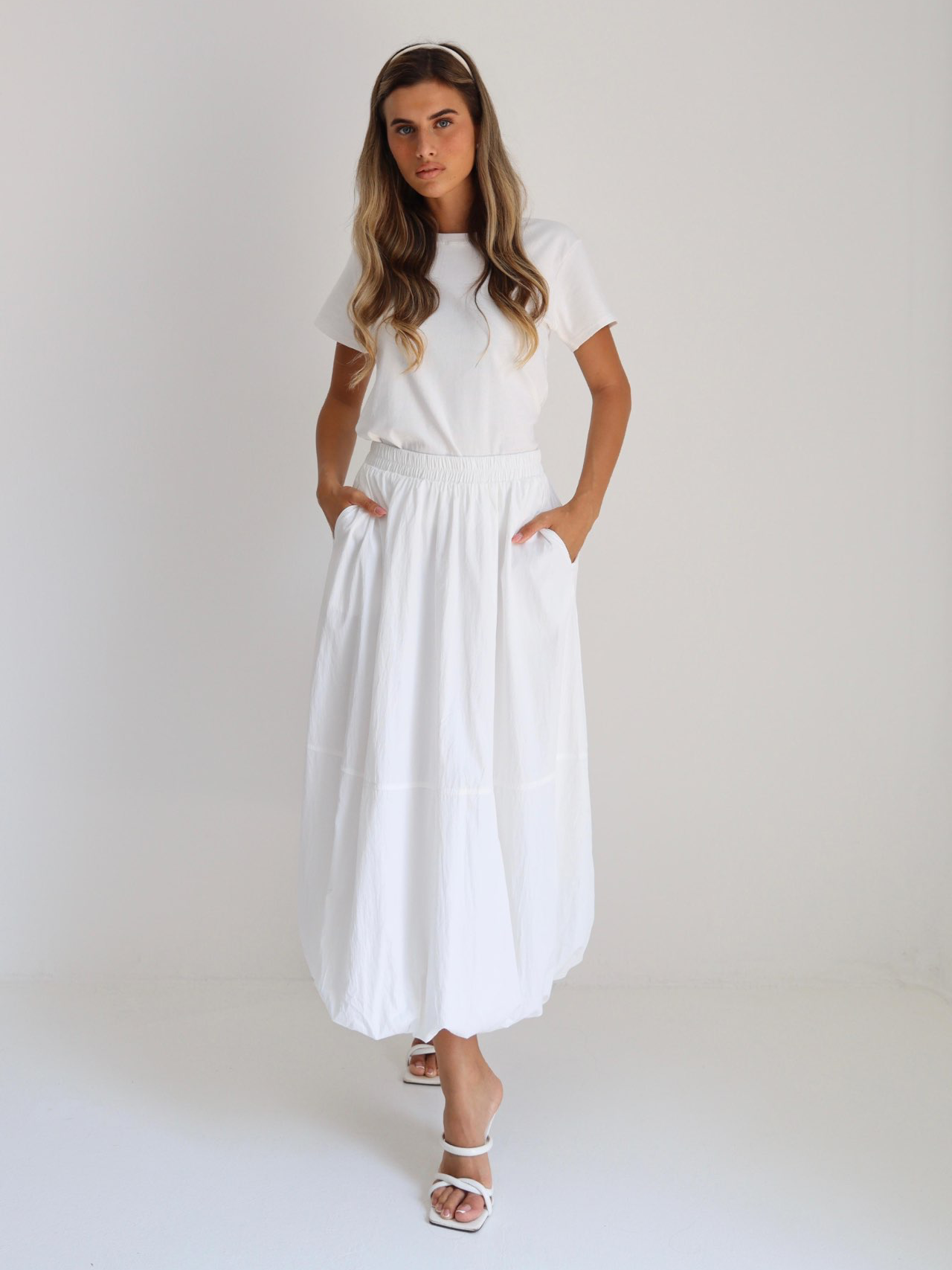 חצאית הילה לבן