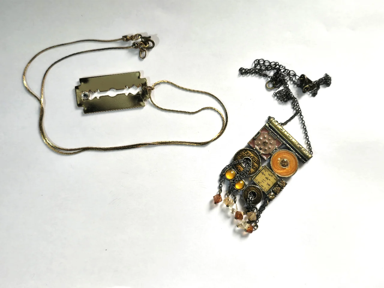 זוג שרשראות מענינות ויפות