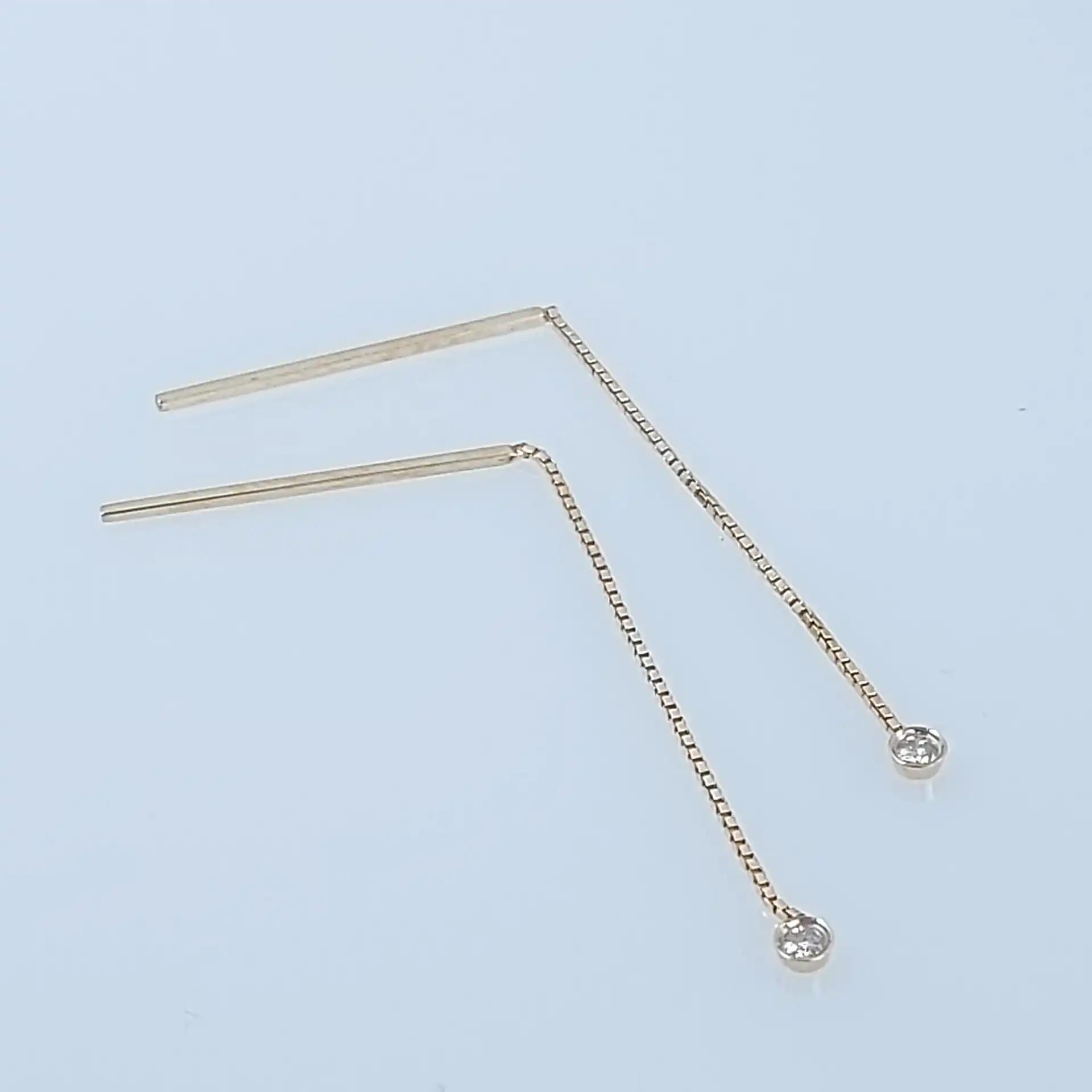 עגילי  חוטים זהב 14K משובצים ב'הלומ'ם