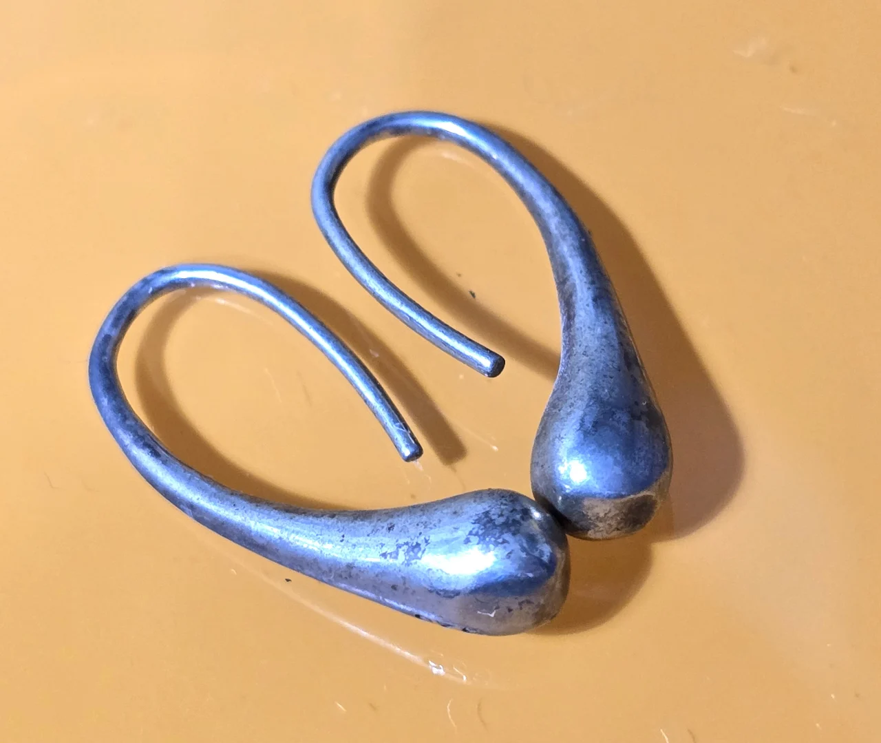 עגילי כסף מלא 925 מעוצבים בצורת טיפה ..חתומים