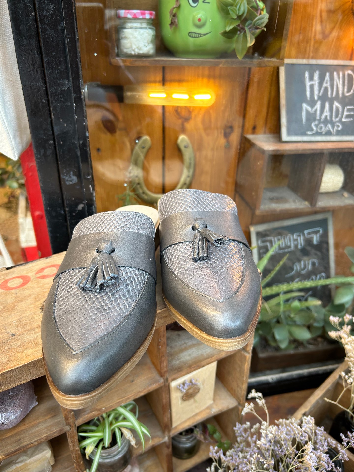 כפכף פרנזים עור אפור רינה