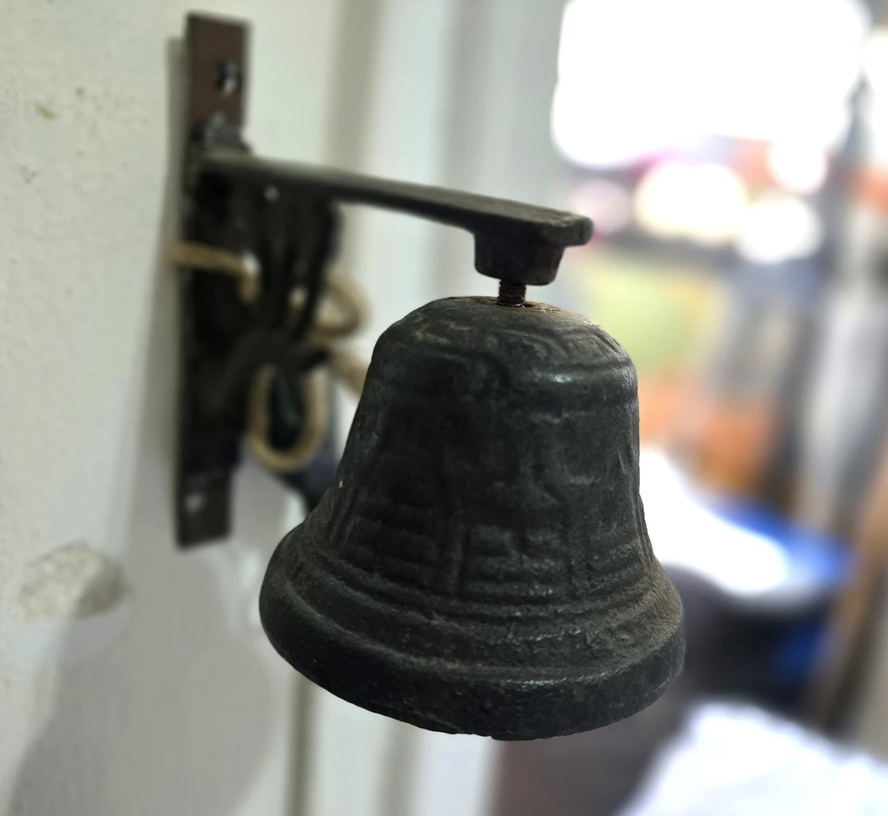 פעמון מתכת ישן מאד לכניסה לחצר\לדלת כניסה