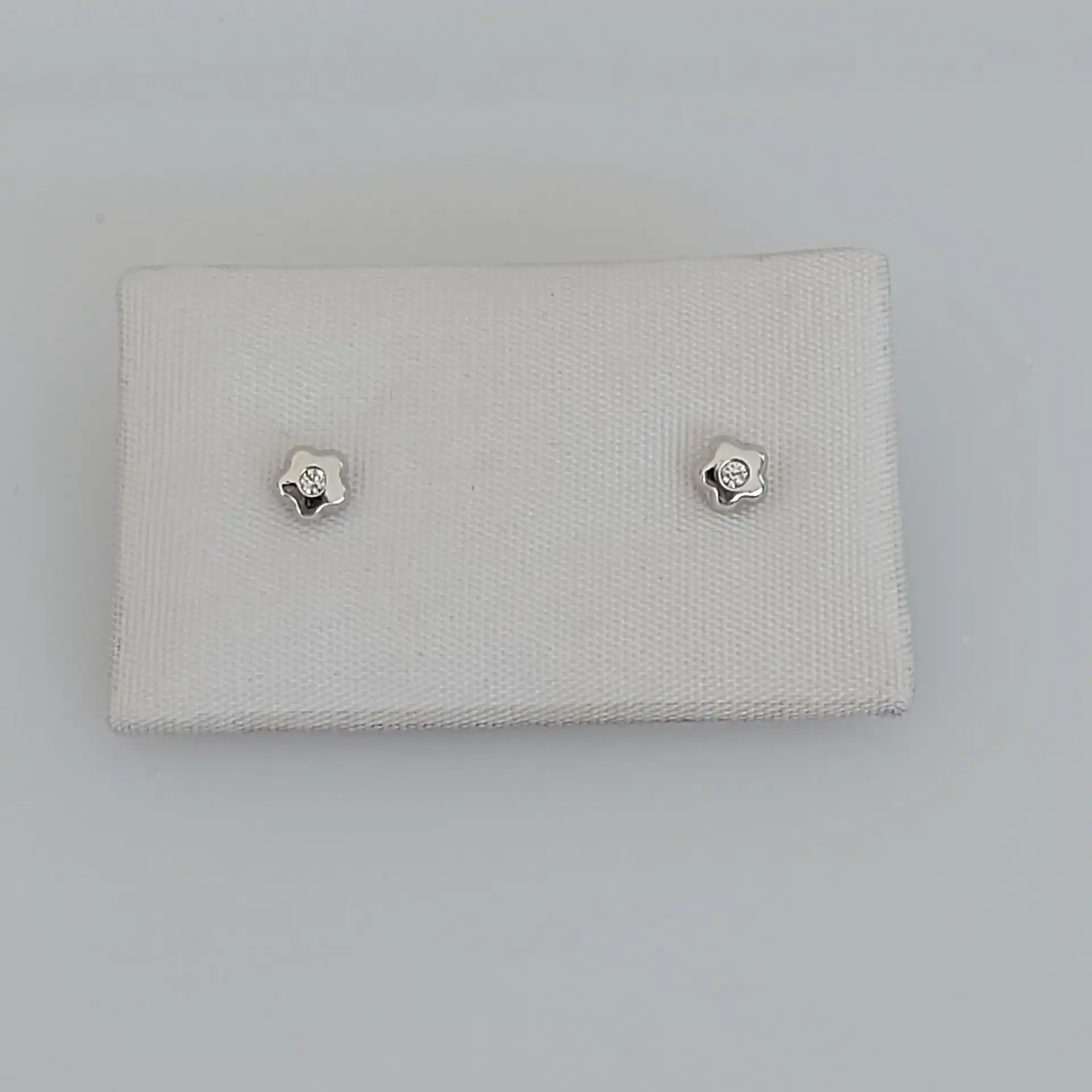 עגילי כוכב צמודים זהב לבן 14K