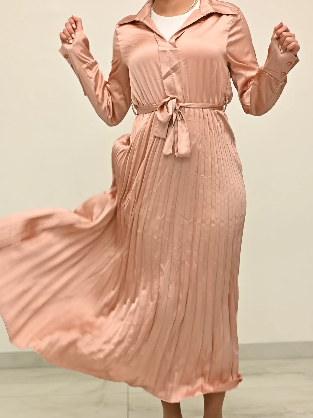 שמלת סאטן פליסה וורוד