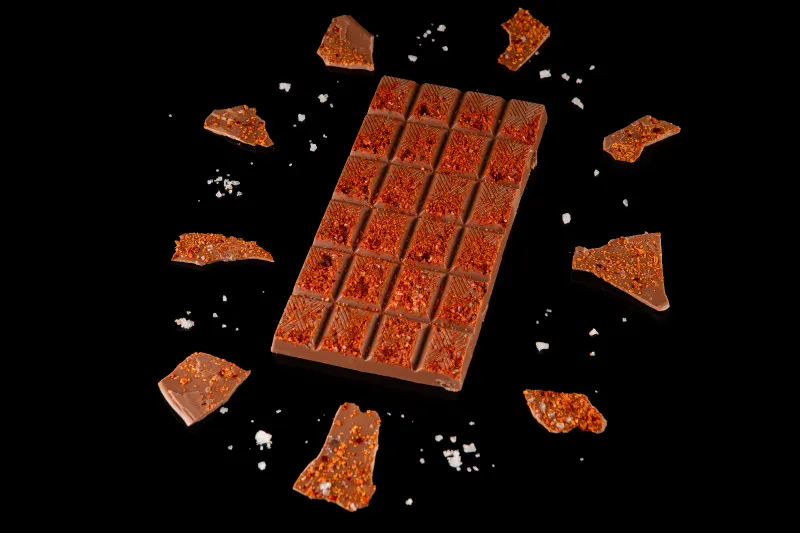 טבלאות שוקולד חלב צ’ילי ומלח ים