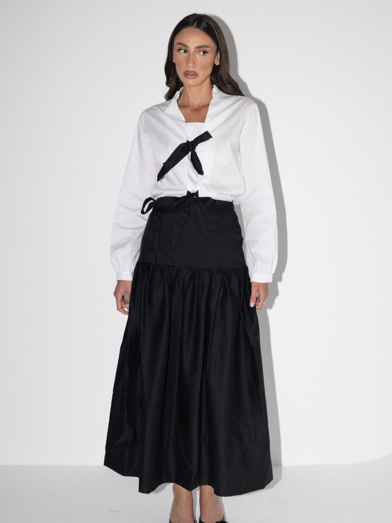 חולצת פפיון לבן שחור