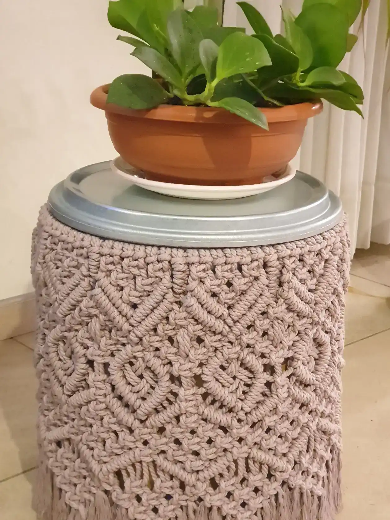 מתלה לעציץ ממקרמה