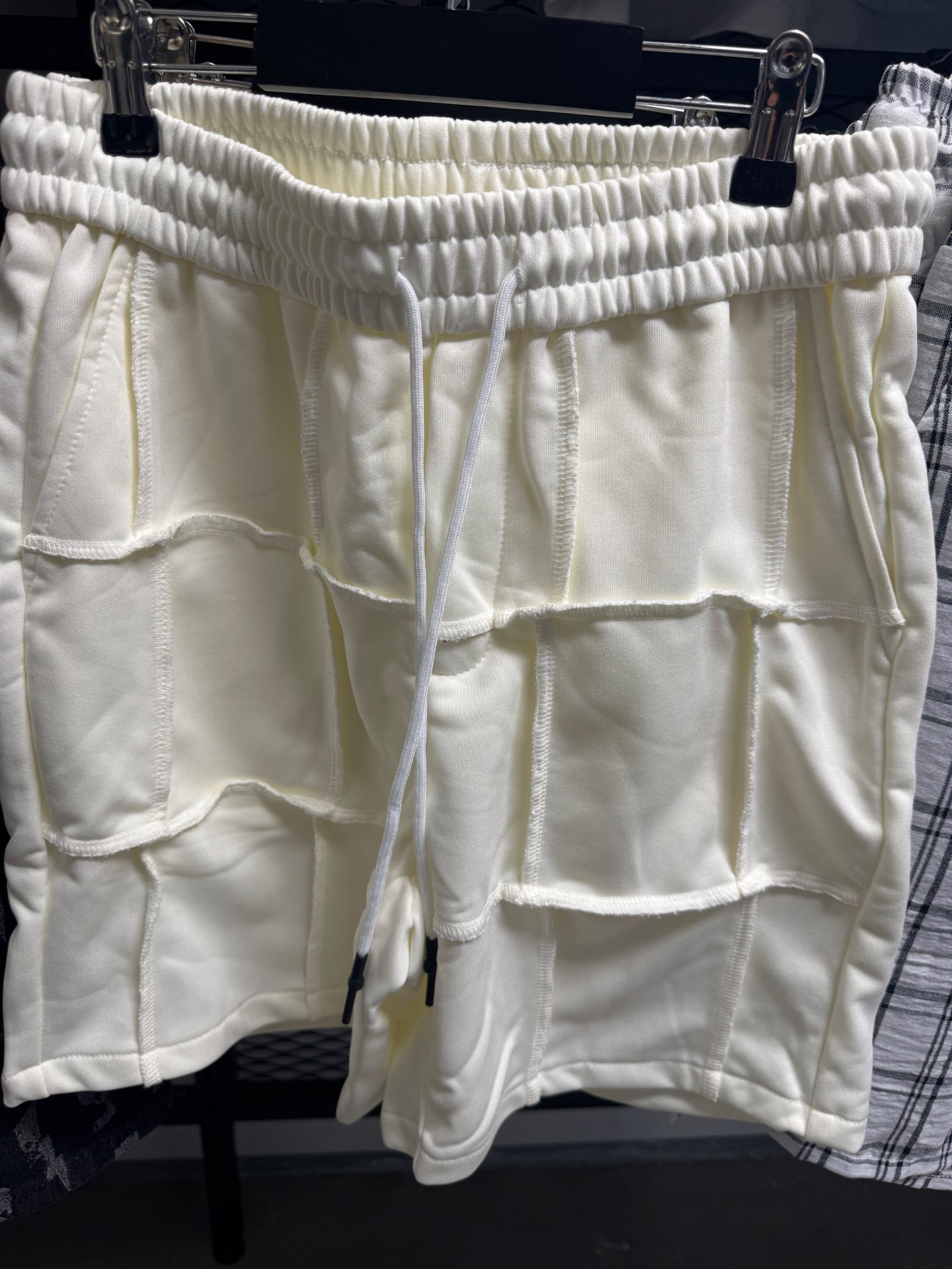 ברמודה בד שמנת תפרים ריבוע