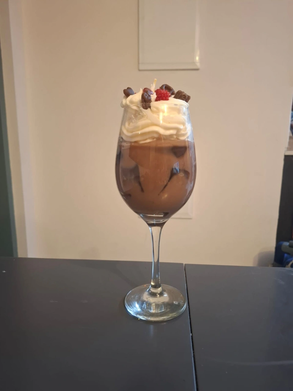 נר קינוח שוקולדי עם קצפת ופירות