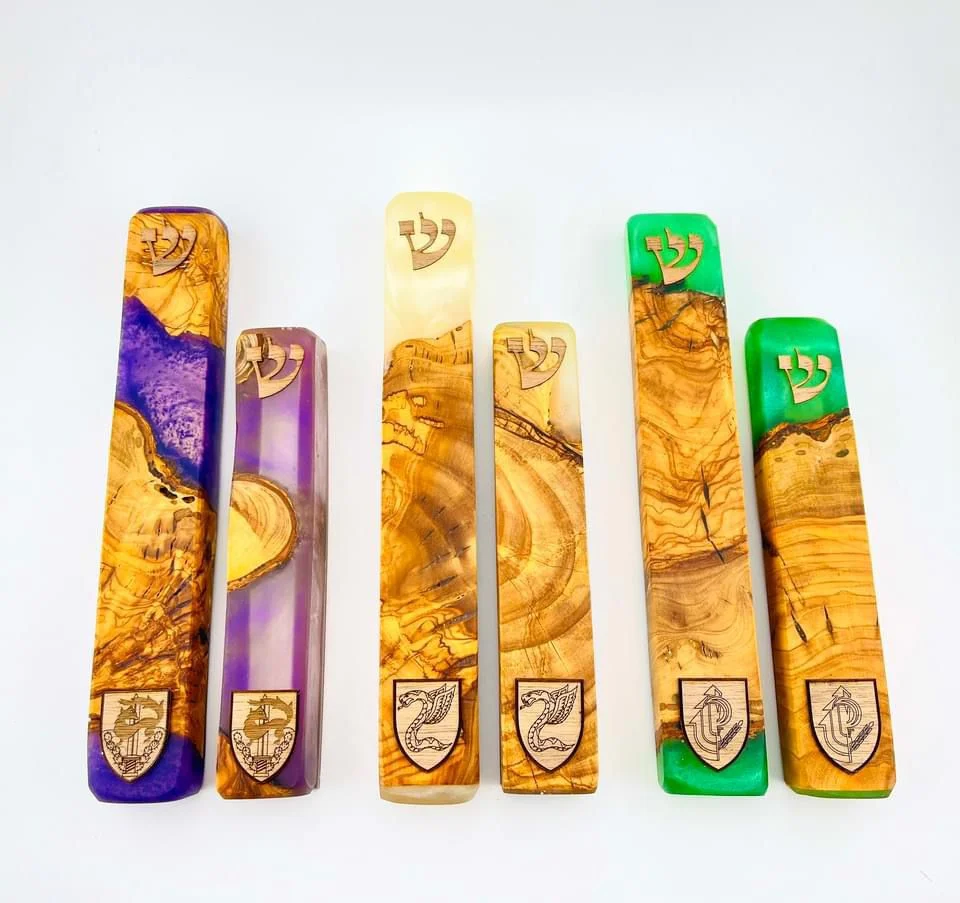 מזוזות אפוקסי עץ זית לפי צבעי היחידה (ללא קלף)