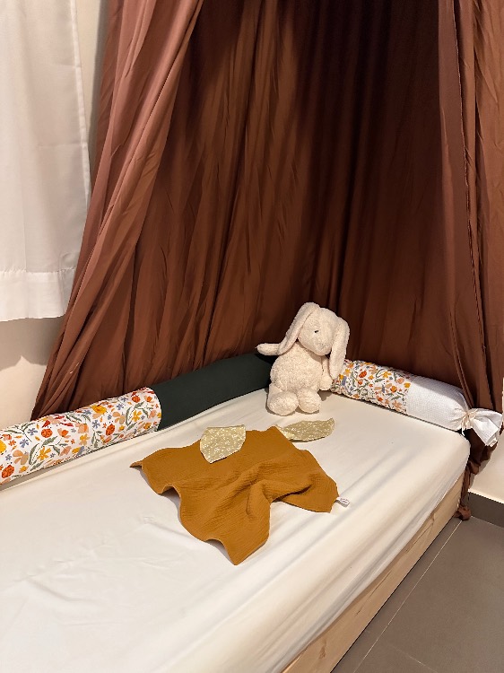 נחשוש ציפורים למיטת תינוק