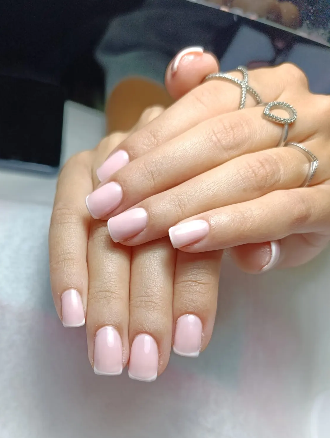 בניית ציפורניים בג׳ל בראשון לציון | רחלי סוני קוסמטיקה