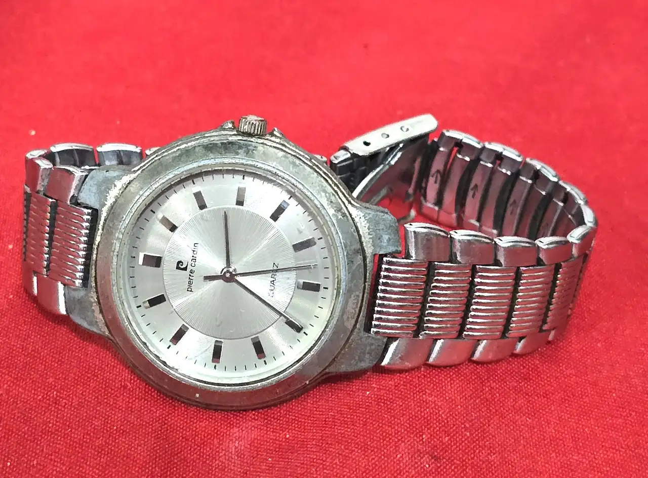 שעון יד יוניסקס שעון וינט'ג המותג פייר קראדן (Pierre Cardin) השעון במצב עבודה חוסר בסוללה