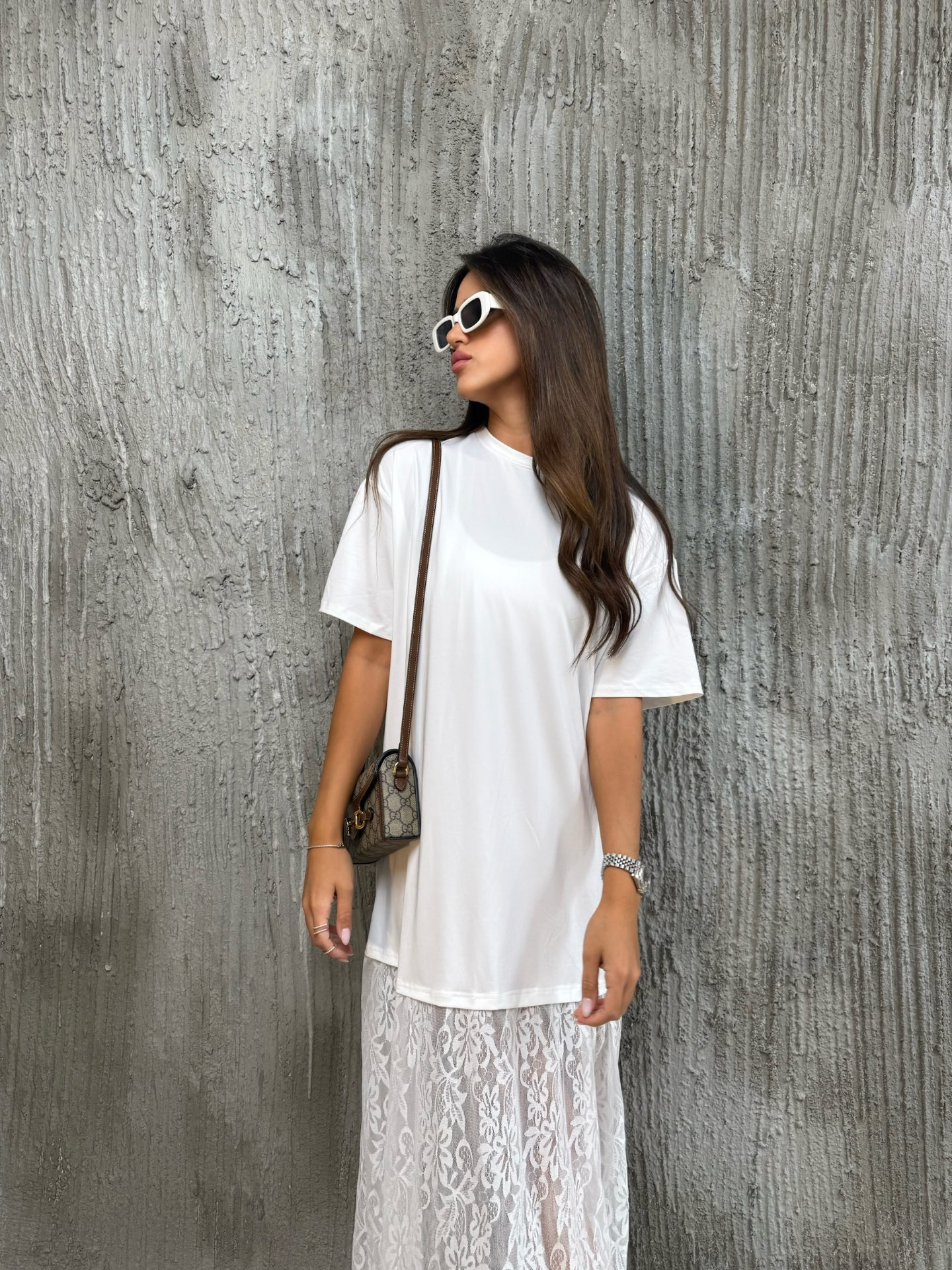 שמלת שובל תחרה