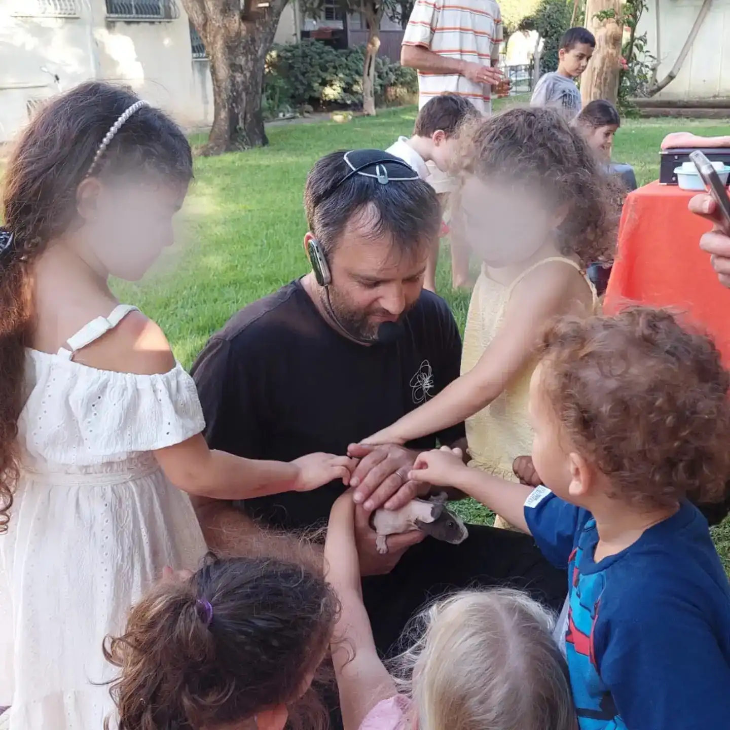 פינת ליטוף לילדים עם בעלי חיים