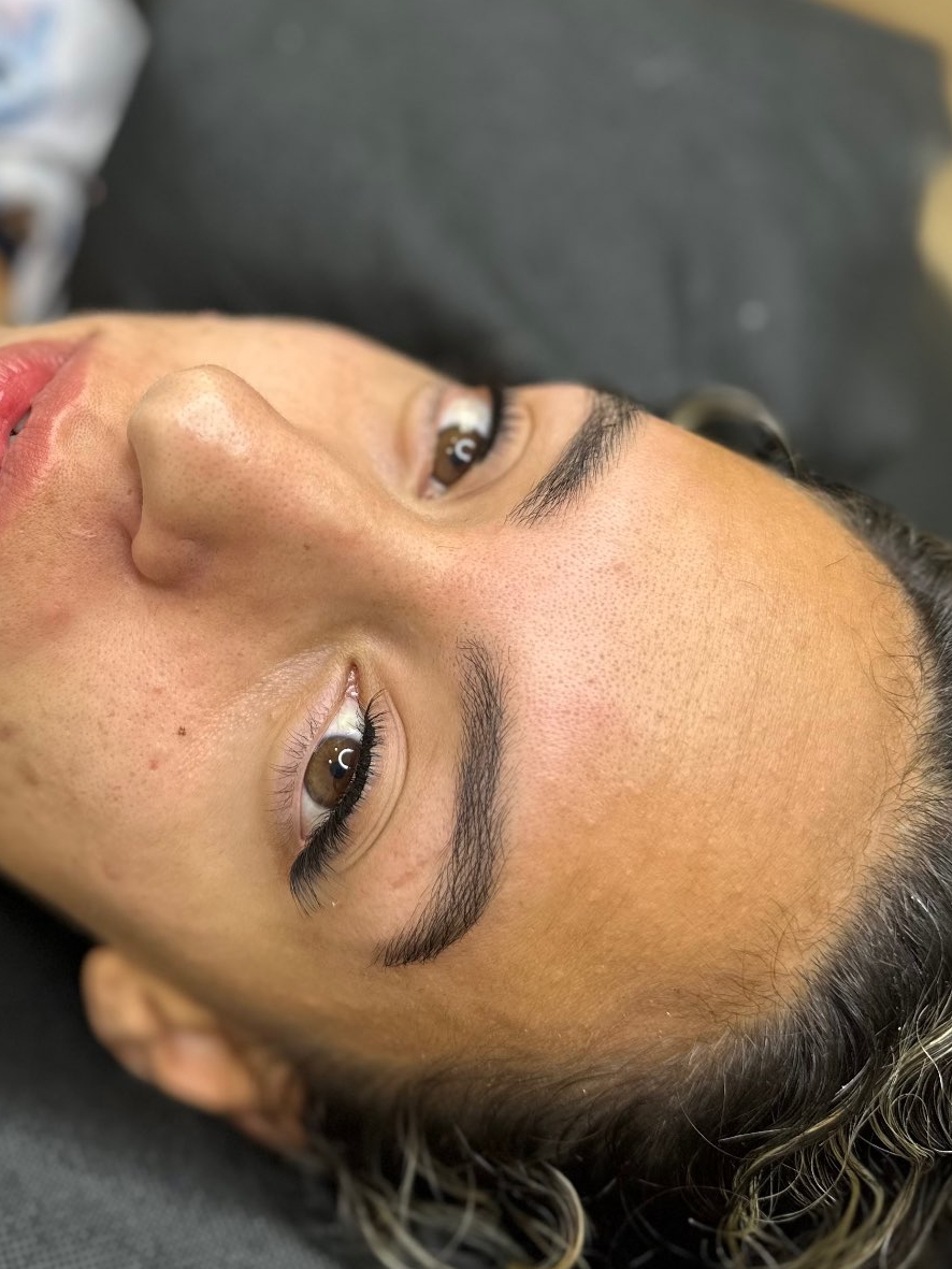 הדבקת ריסים בשיטה הקרה🩷