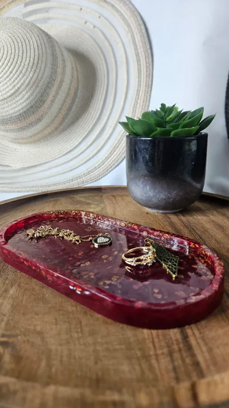 "מגש יוקרה מאפוקסי לתכשיטים בגוונים בורדו-זהב"