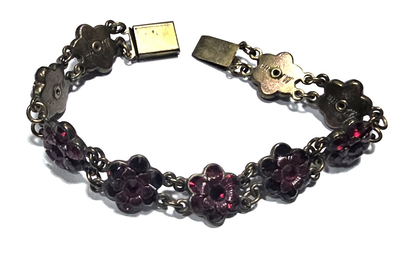 צמיד מבית מיכל נגרין שבוץ אבני סברובסקי מעוטרות בפרחים אדומות