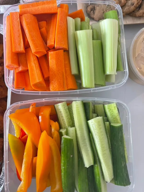 Veggie box with homemade hummus