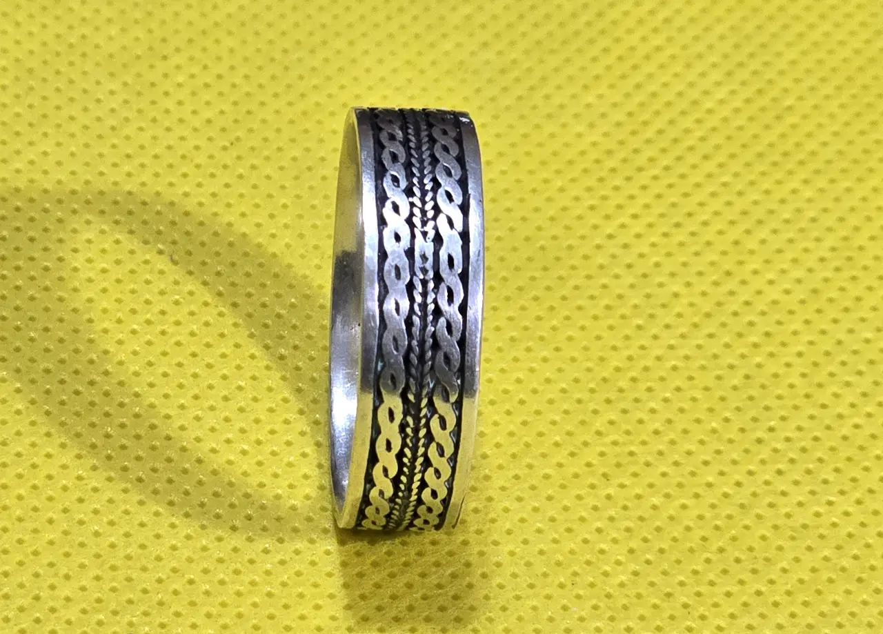 טבעת כסף 925 חתום לגבר. קוטר פנימי: 24 מ"מ. מידה 12