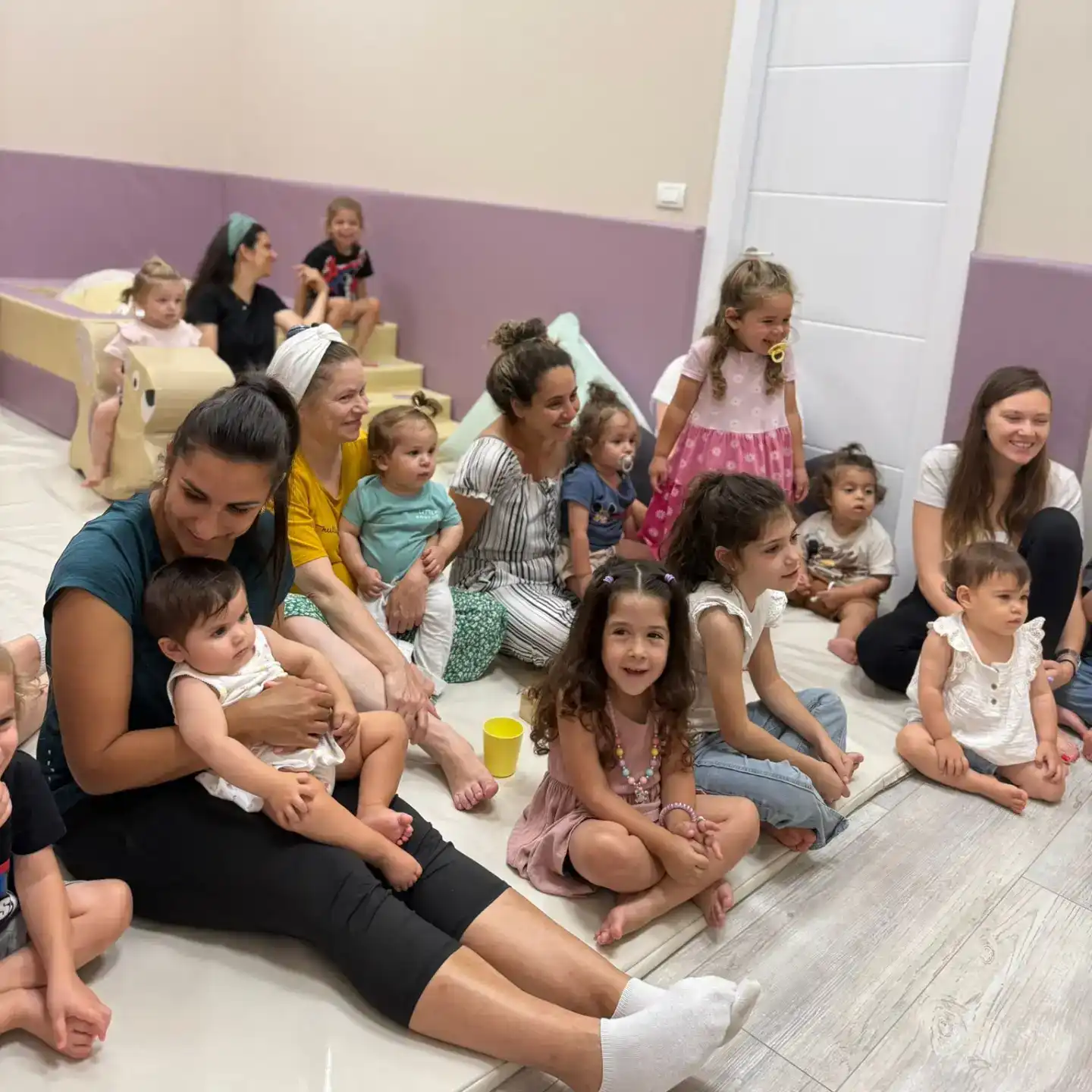 גן עם אמאבא בהדרכת גל רוטשילד 8.10 יום רביעי 09:30 אזל המלאי