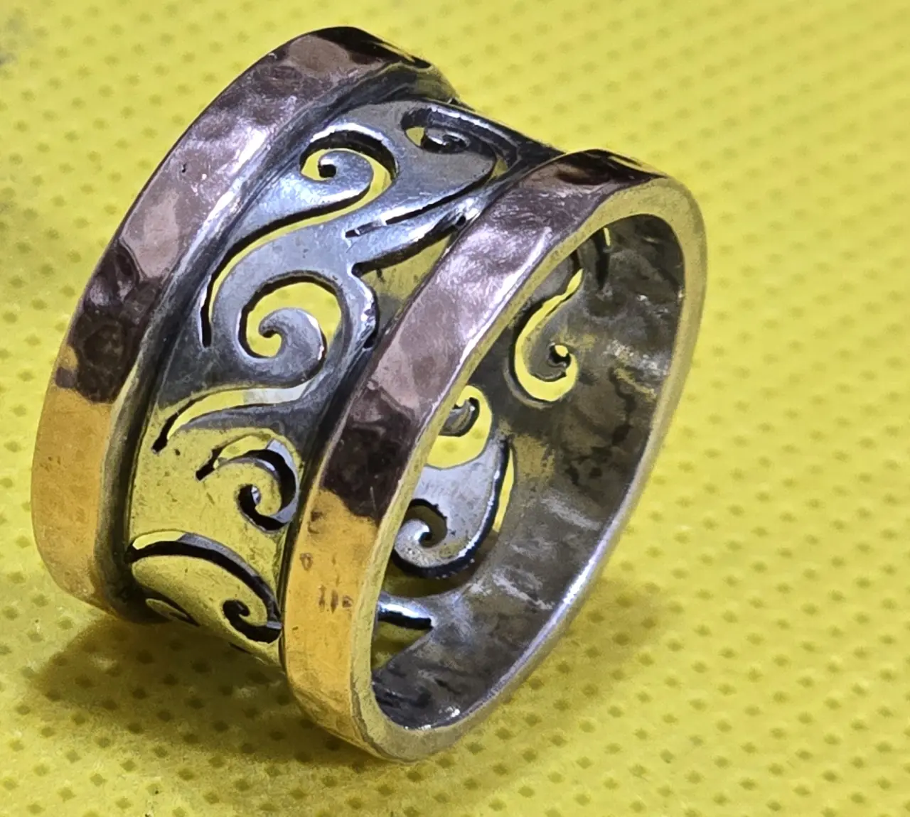 טבעת כסף וזהב חברת GRAS מרהיבה ואיכותית  עשויה כסף סטרלינג 925 חתום