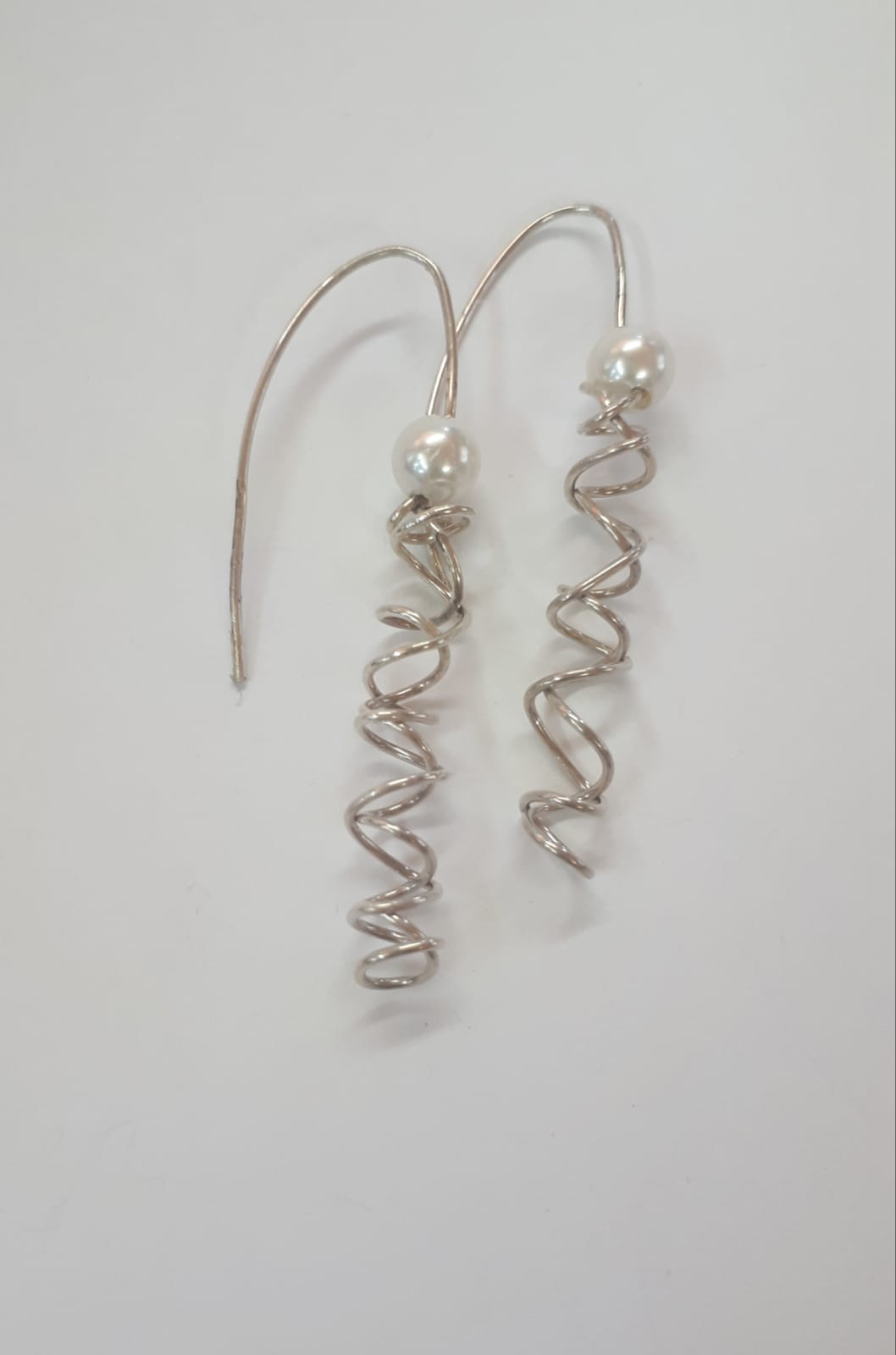 גילי כסף מסולסלים שזור פנינים