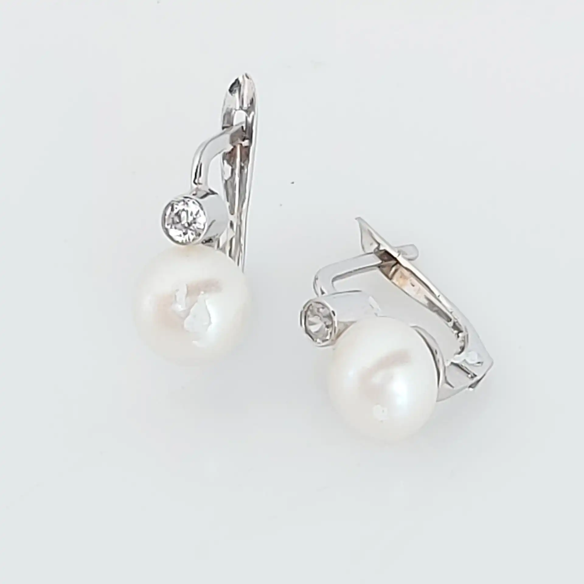 עגילי זהב 14 קראט עם פנינים אמתיות משובצים ביהלומים