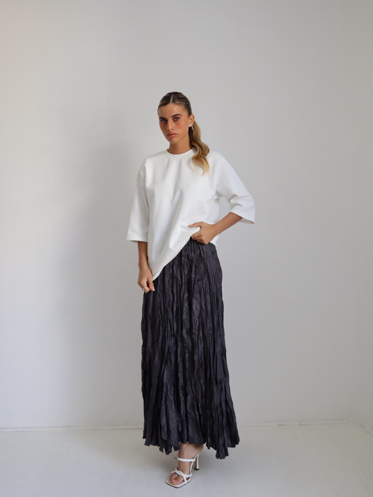 חצאית קרפ אפור כהה