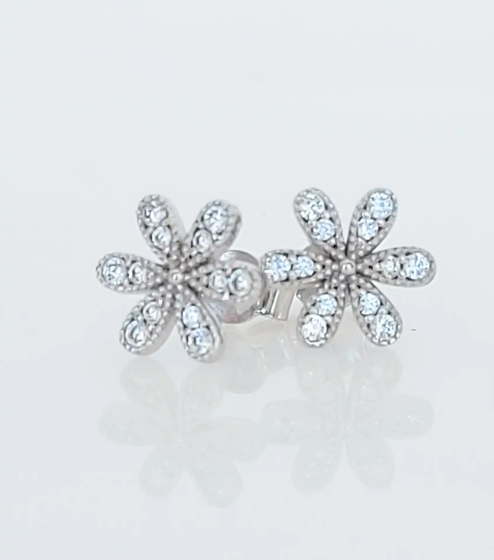 עגילי פרח זהב לבן 14K תוצרת איטליה