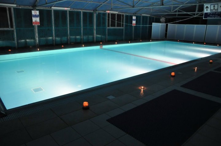 הבריכה לזוגות