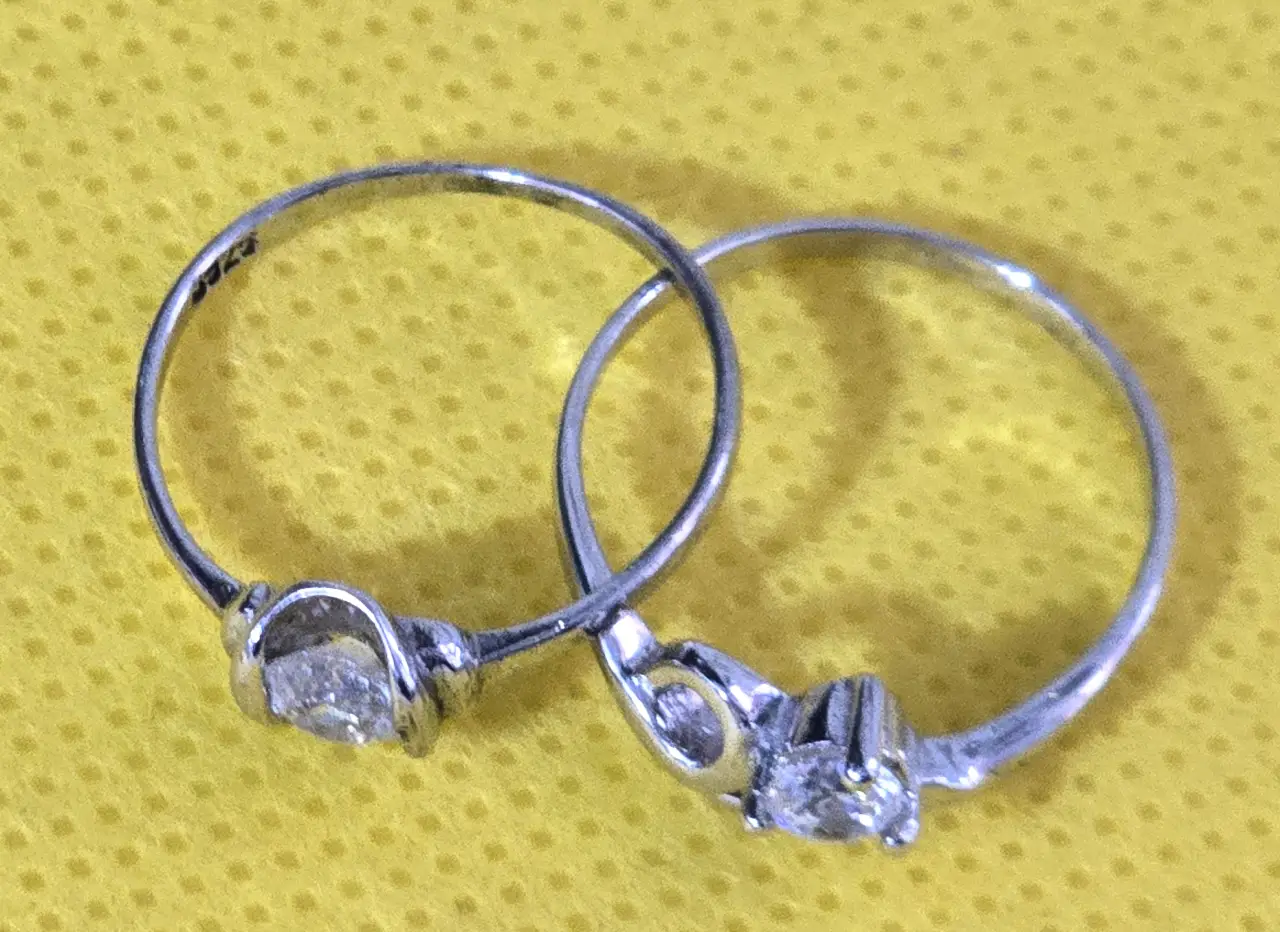 לוט של 2 טבעות כסף שבוץ אבן סברובסקי מידה 5