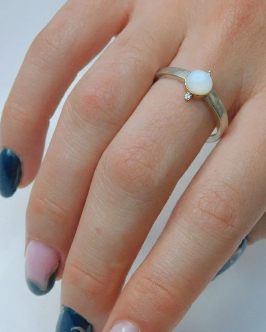 סדנת בוטיק להכנת תכשיטי חלב אם וטביעות אצבע