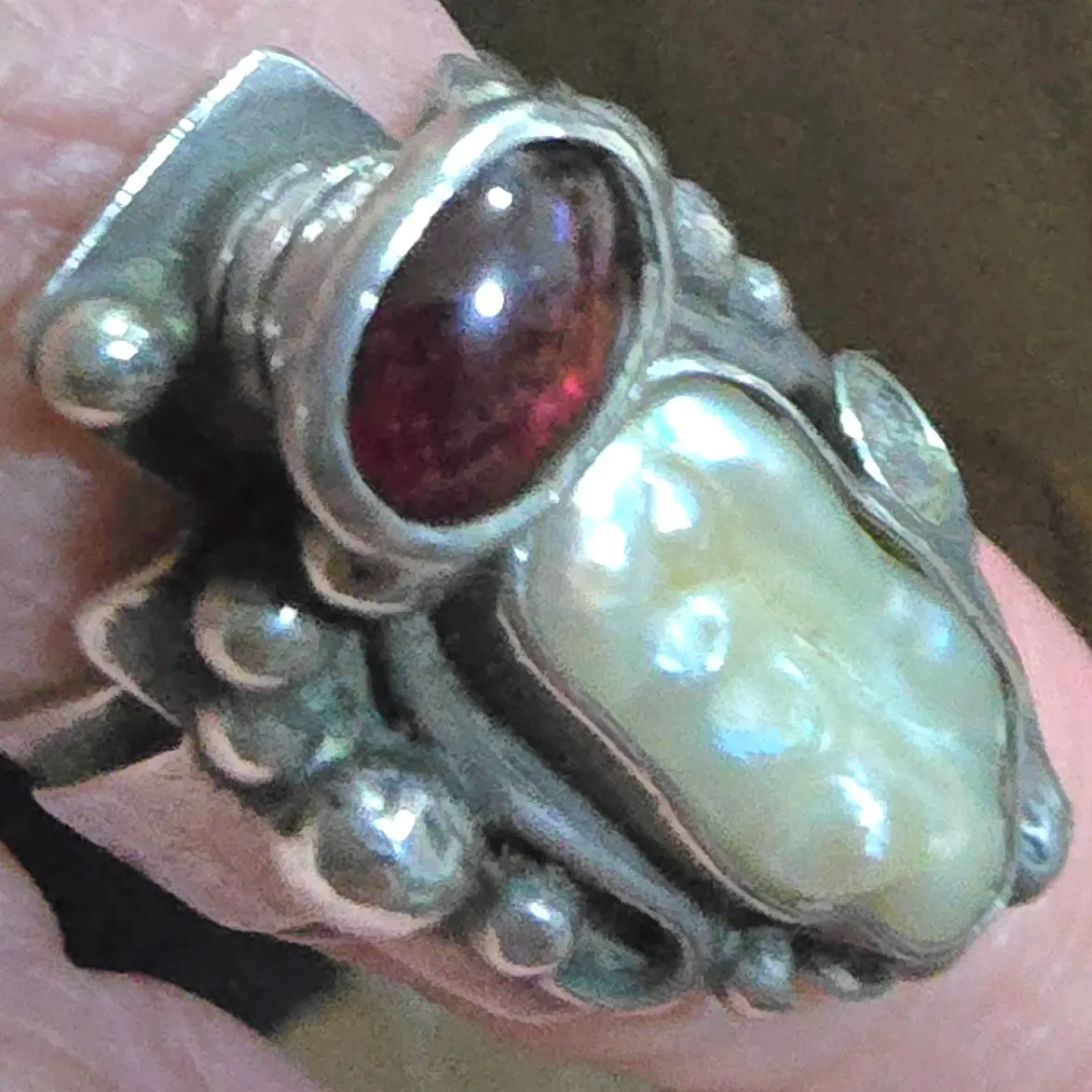 טבעת כסף 925 חתןמה משובצת במרכזה בפנינה מאורכת אחת ויחידה.. בארוק ואבן גראנט אדןמה סגנון בוהו מידה 5.5/6