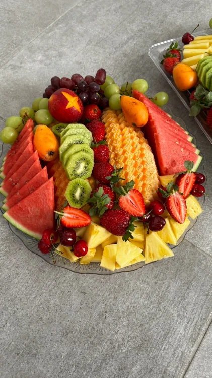 M מגש פירות משפחתי