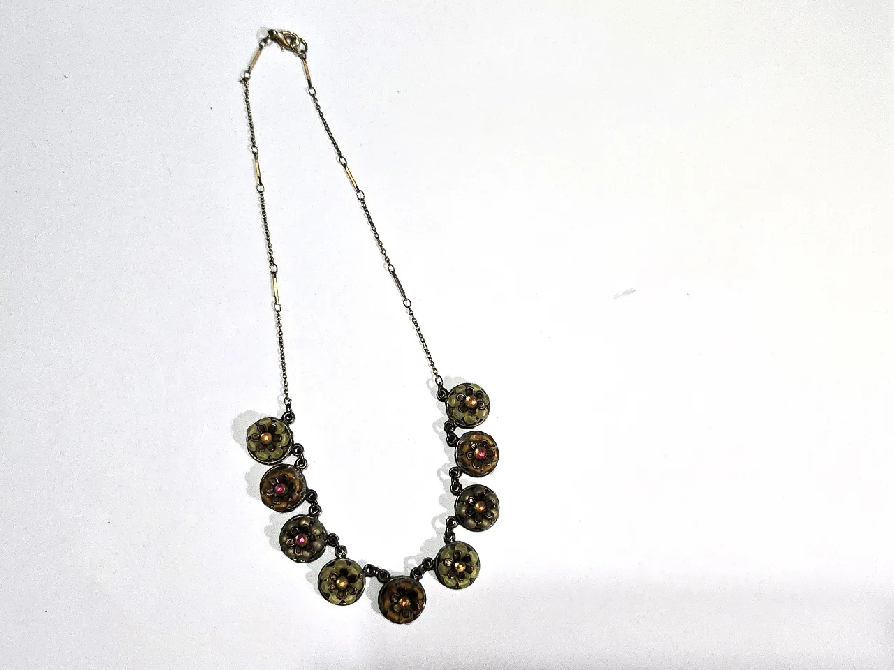 שרשרת מהממת מבית מיכל נגרין מעוטרת בפרחים ואבני סברובסקי חתומה מאחור