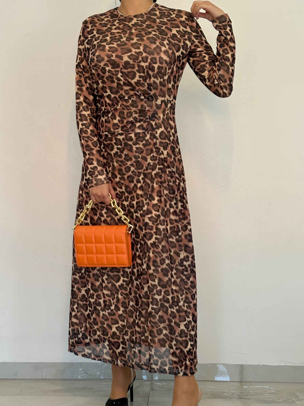 שמלת שיפון מנומרת חום