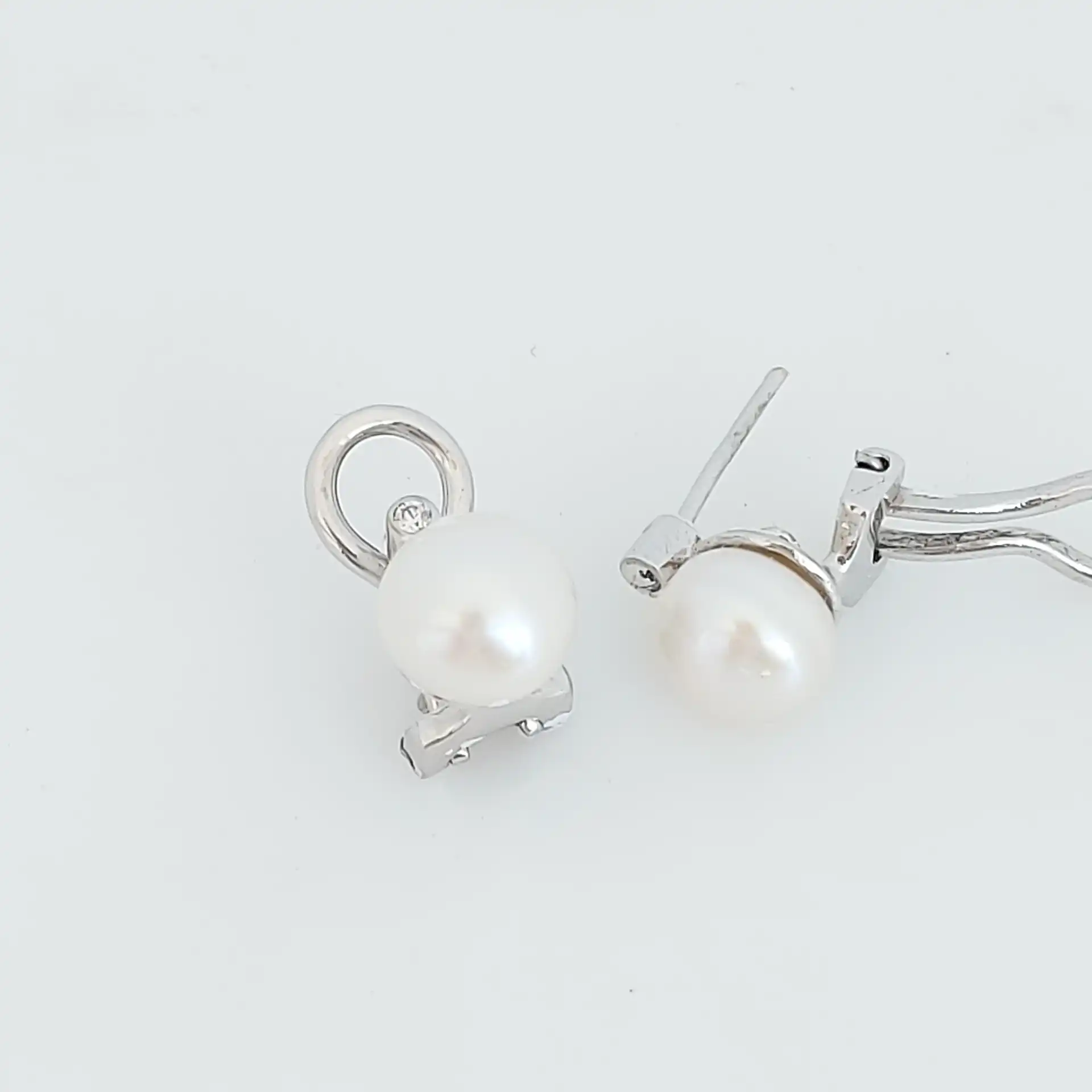 עגילי זהב 14 קראט עם פנינים אמתיות משובצים ביהלומים