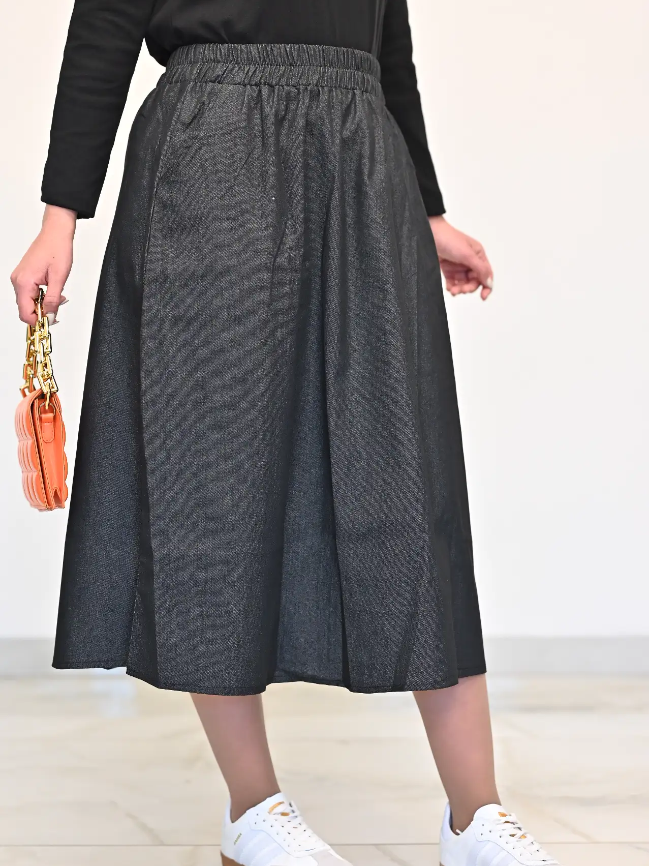 חצאית שחורה גומי