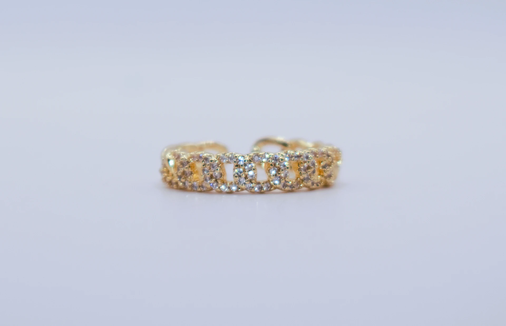 טבעת גורמט משובצת עדינה