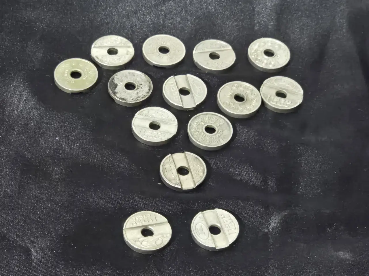 לוט של 14 אסימונים משרד התיקשורת 1981