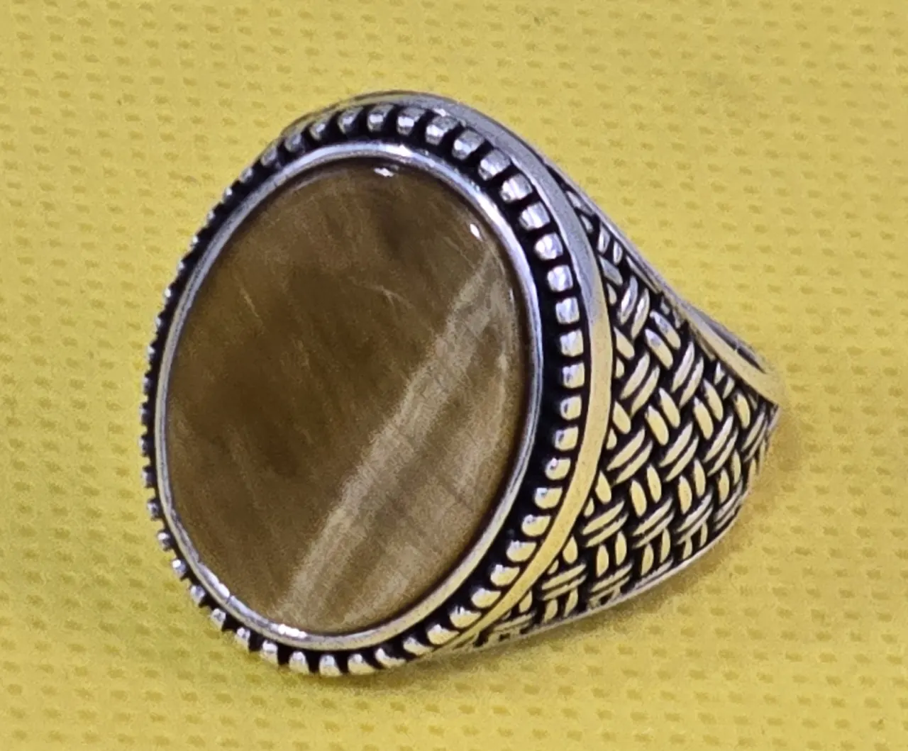 טבעת כסף וינטג' איכותית, גדולה ומרשימה. חתומה 925. מידה: 12.5 משקל: 10.1 גרם אורך מקסימלי האלמנט הקדמי כ- 24 מ"מ שבוץ אבןם עין הנמר