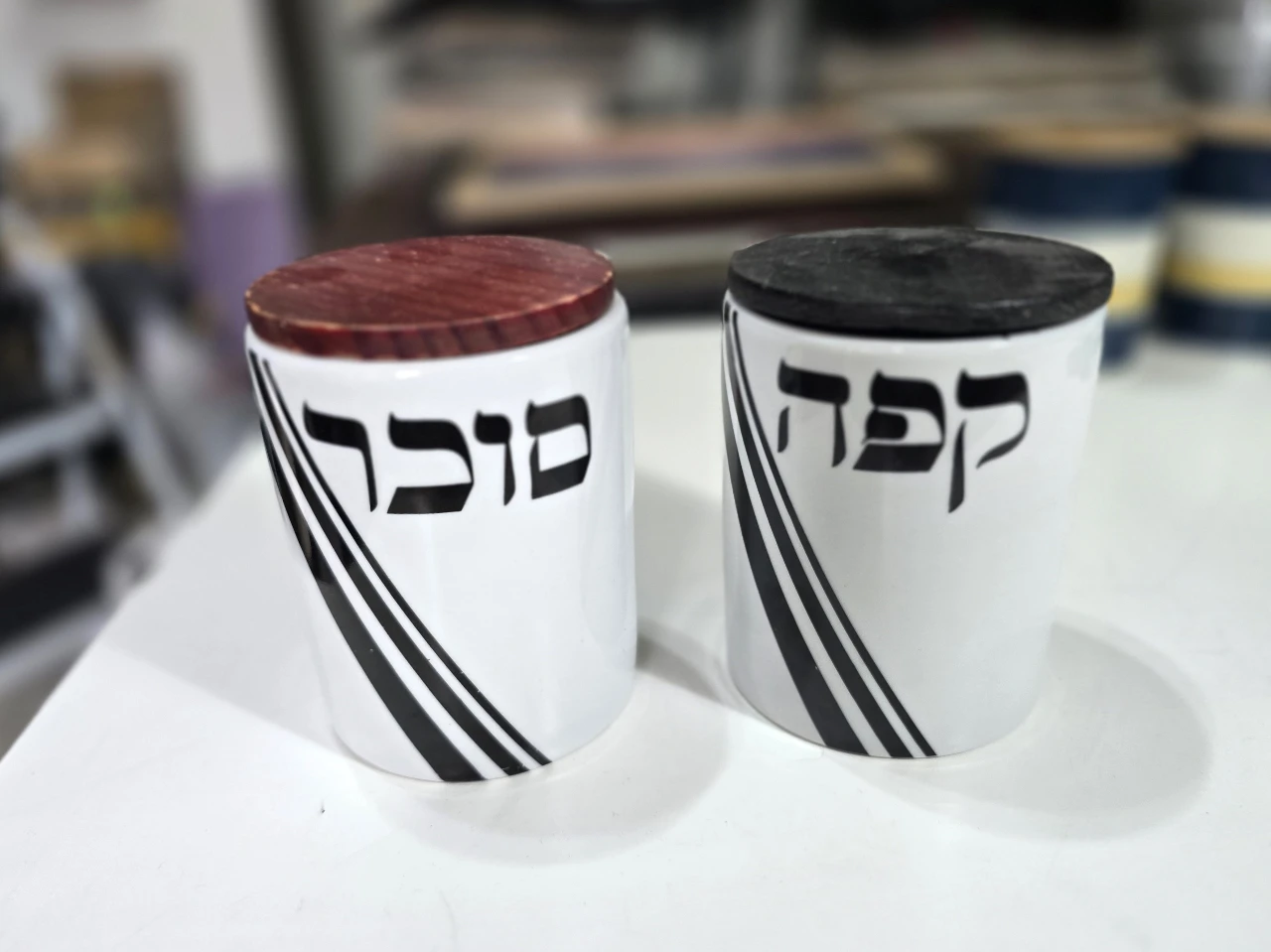 2 כלים לאכסון  קפה וסוכר גובה 12 ס"מ....ח'ב נעמן חתום